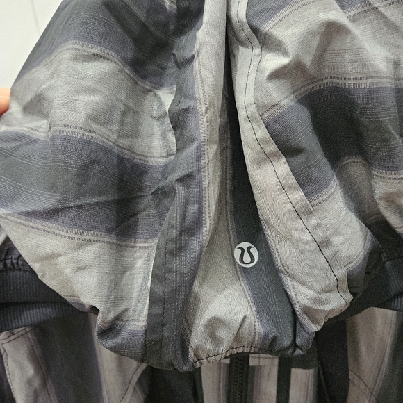 Lululemon Thats The Run Track and Field Striped Hooded Jacket Women's Size S - Picture 12 of 16